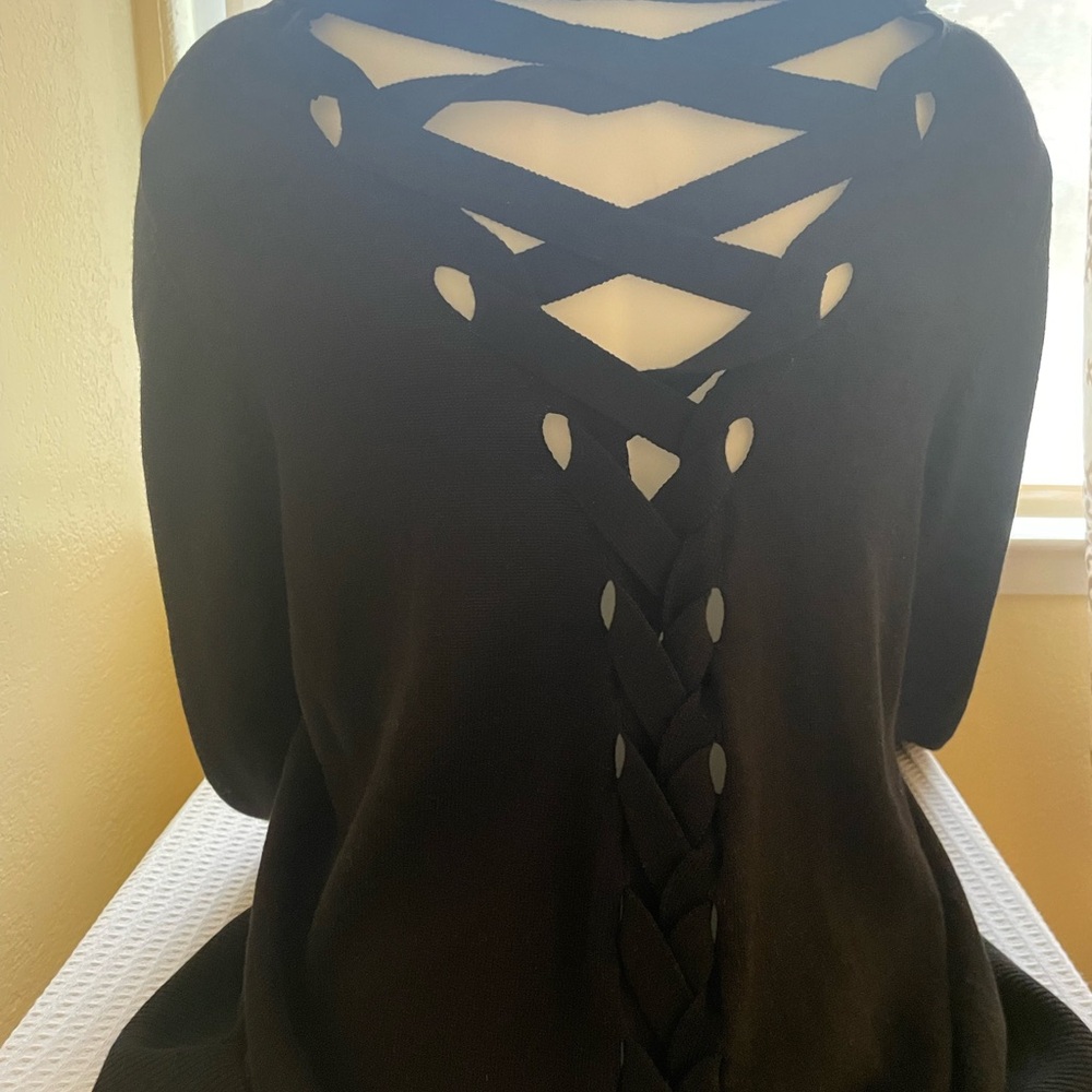 Rebel Wilson V-Neck Black Sweater Criss Cross Open Back Size 1X